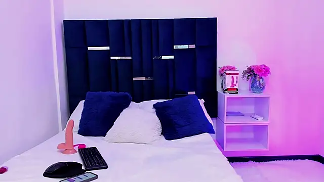 RosieCharm online show from March 30, 10:20 pm