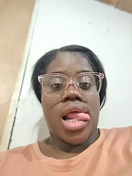 YourLiaa  online show from March 29, 5:28 am