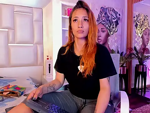 ZoeTaylorl online show from April 14, 1:44 pm