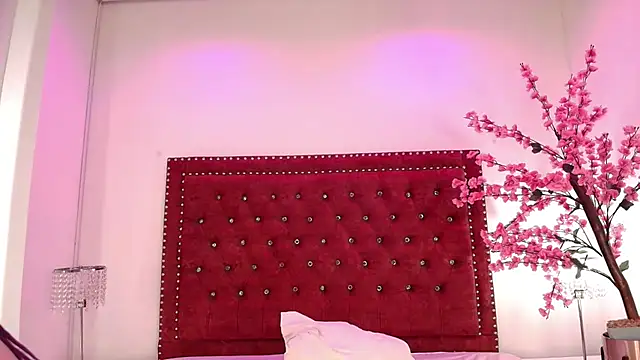 Daphne glas online show from April 25, 12:41 pm