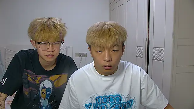 Chili-001 online show from March 22, 11:05 am