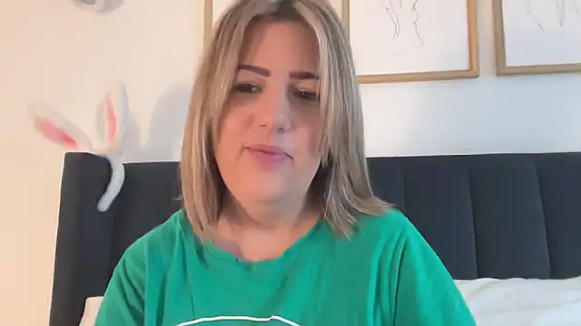 annabellewarick online show from June 18, 6:15 am