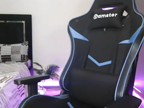 NaughtyUrus online show from April 6, 1:56 pm