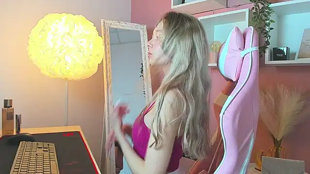 LuluAlis online show from March 10, 2:10 pm