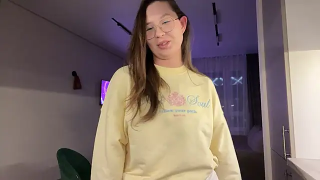 BritneyShy online show from March 12, 12:30 pm