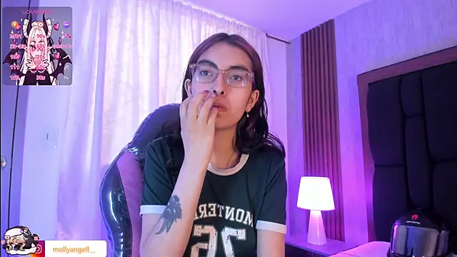 Molly A online show from August 4, 3:07 pm