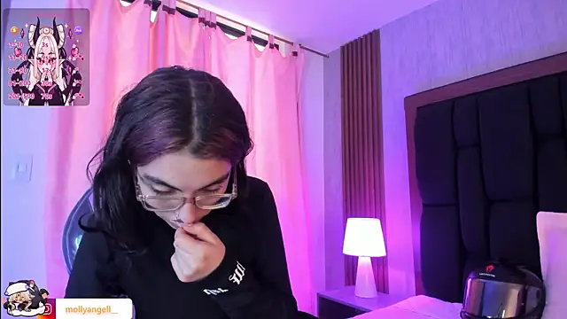 Molly A online show from July 27, 4:37 pm