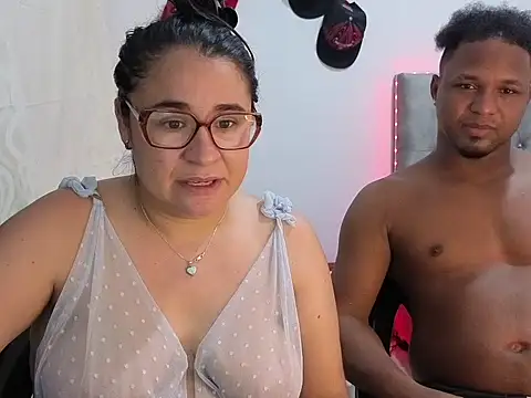 estrellajunior online show from April 13, 2:02 am