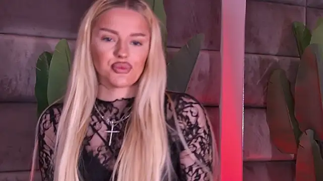 NadineBonita online show from April 3, 3:59 am