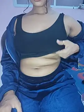 Candyy crushh online show from August 4, 11:11 pm