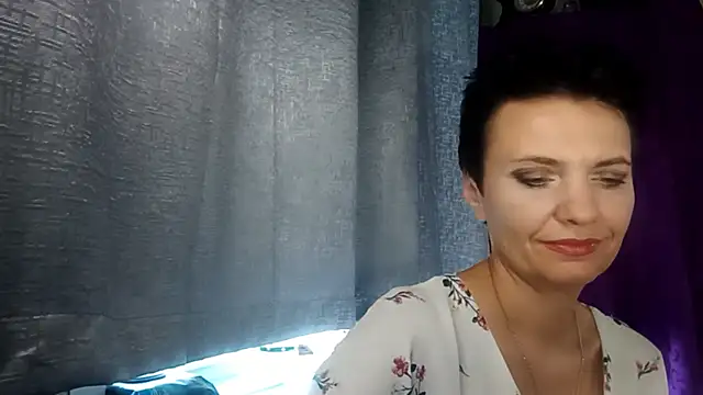 HotMamaQueen234 online show from July 25, 11:17 am