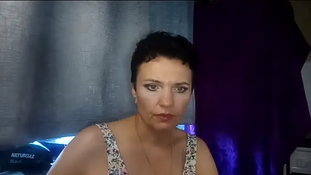 HotMamaQueen234 online show from August 3, 11:16 am