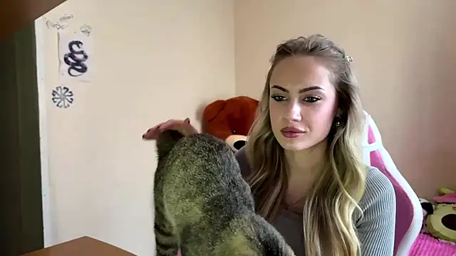 TiannaJedziniak online show from March 25, 3:15 pm