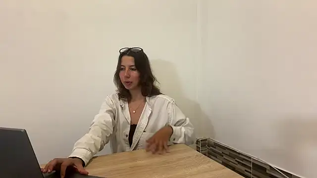 Julieta Jol online show from June 2, 2:29 pm