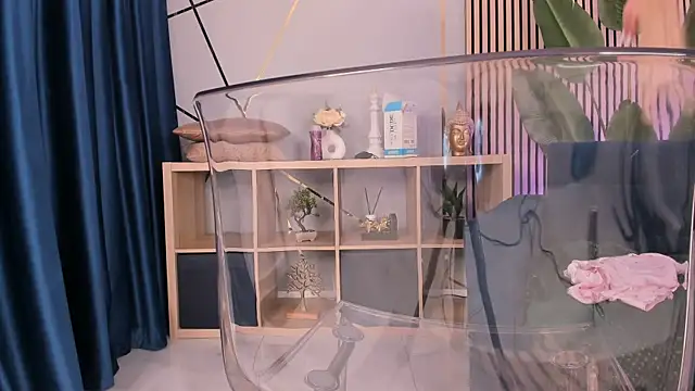 CurvyyVanessa online show from March 24, 5:35 am