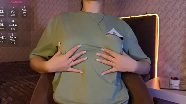 dark honey  online show from March 30, 4:06 pm