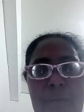 sexymomsn online show from August 5, 7:31 pm