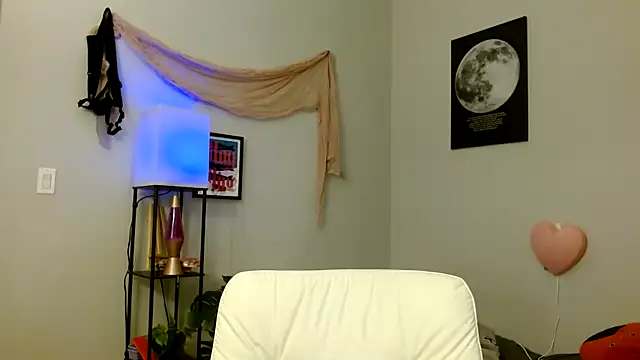 solifaye online show from March 29, 2:43 am