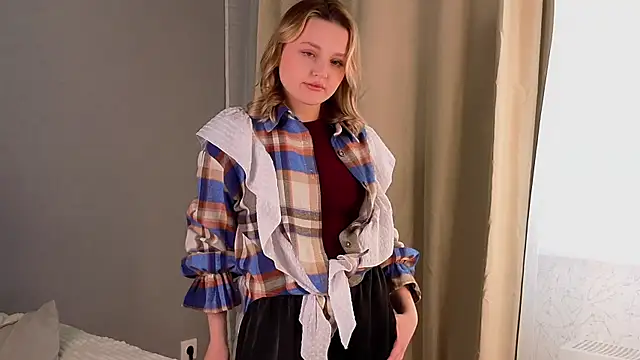 LorriMonz online show from April 1, 3:29 am