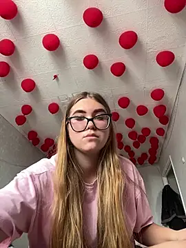 MissAuroraX online show from March 27, 9:10 am