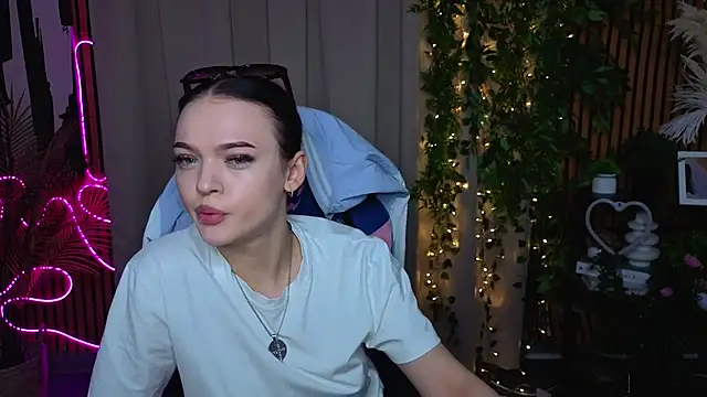 DoraMorgan online show from April 5, 2:49 pm