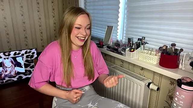 LolaZola online show from March 30, 11:32 am