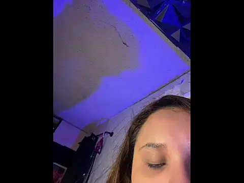 SaskiaDeluxe online show from April 3, 5:22 pm