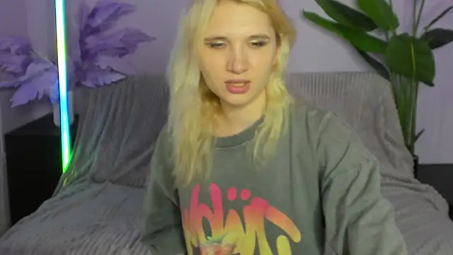 Kitty Blondie online show from April 8, 4:47 am