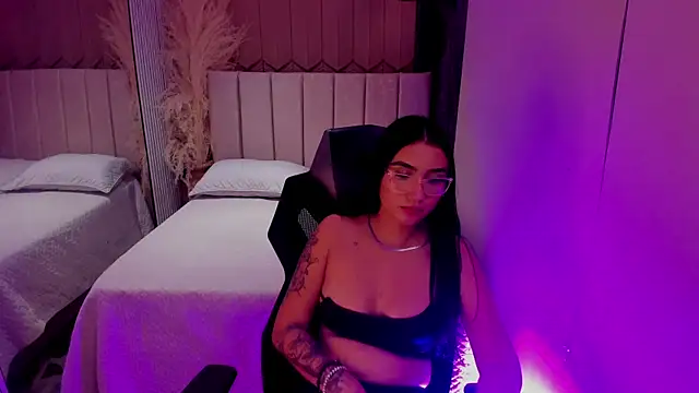 KendallMeyers online show from April 14, 7:41 am