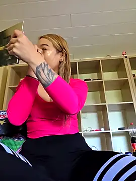 Silvylayton95 online show from April 6, 11:11 am