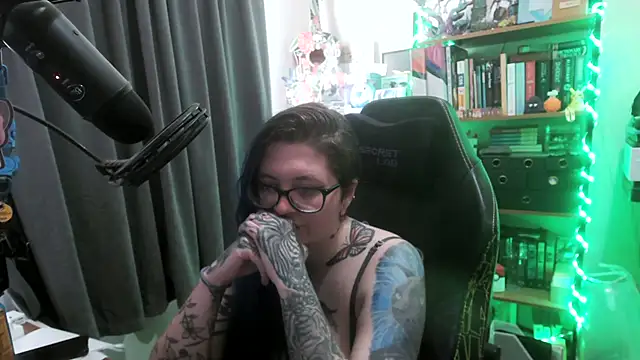 CaptivatedTate online show from April 9, 2:25 am