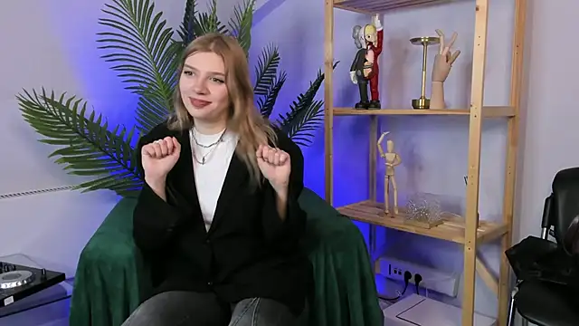 GloriaCwik online show from April 10, 2:34 pm