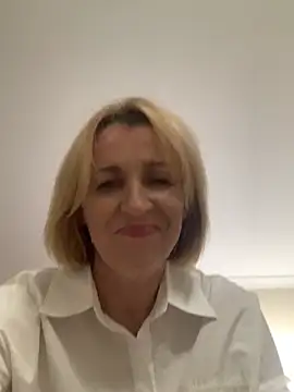 Beautiful Princess Diana online show from April 13, 7:25 pm