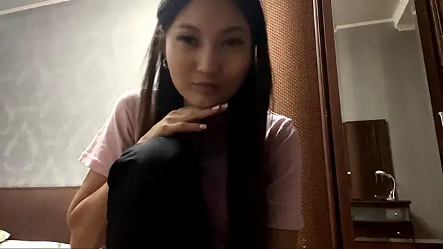 MiaPoison online show from April 14, 5:46 pm