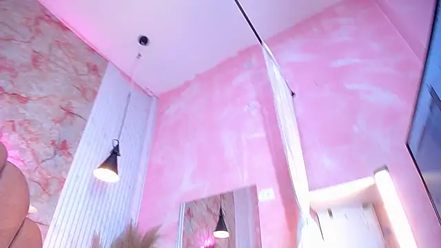 Madisson Roos online show from April 13, 3:30 am