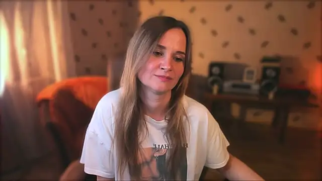 MiaSparkes online show from April 17, 10:28 am