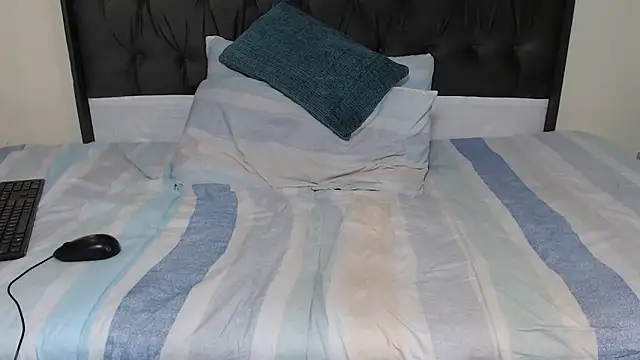 VIOLETTXXX1 online show from April 16, 9:03 pm