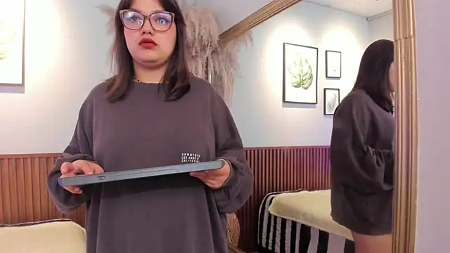 AMBERBENELLI online show from April 16, 7:30 am