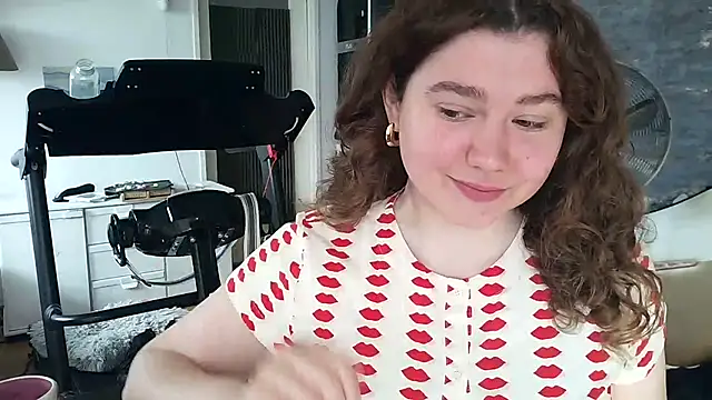 AmeliFoxi online show from May 7, 9:46 am