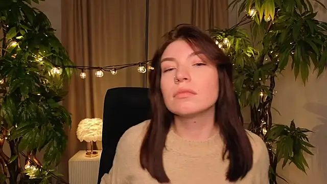 JuanitaWood online show from April 15, 10:38 am