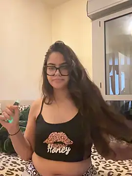 Sofialapazzerella online show from April 13, 11:55 am