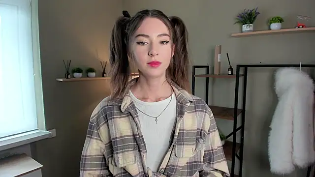 Peaches Peaches online show from April 17, 9:44 am