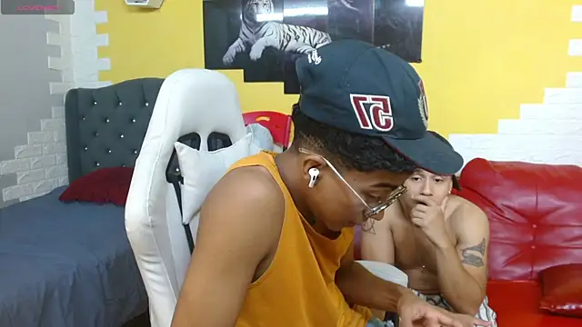 goldenjyj online show from April 17, 11:29 pm