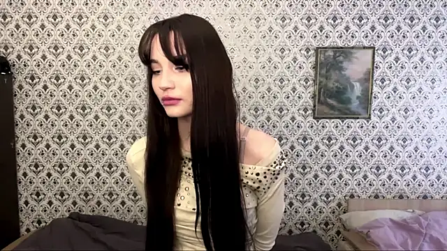 LeenRouz online show from April 18, 1:24 pm