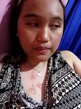 heyitsnana online show from April 15, 8:20 pm