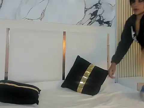 Jade Russ online show from April 22, 3:42 pm