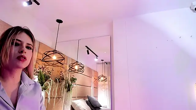 AndreinaOwen online show from July 16, 1:26 pm