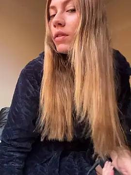 daisycollins online show from July 14, 1:39 am