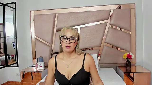 SweetVenuus online show from July 21, 8:42 pm