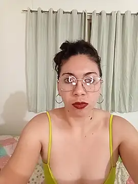 Mia essence online show from May 10, 11:40 pm